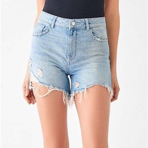 DL 1961 Hepburn Short in Rain